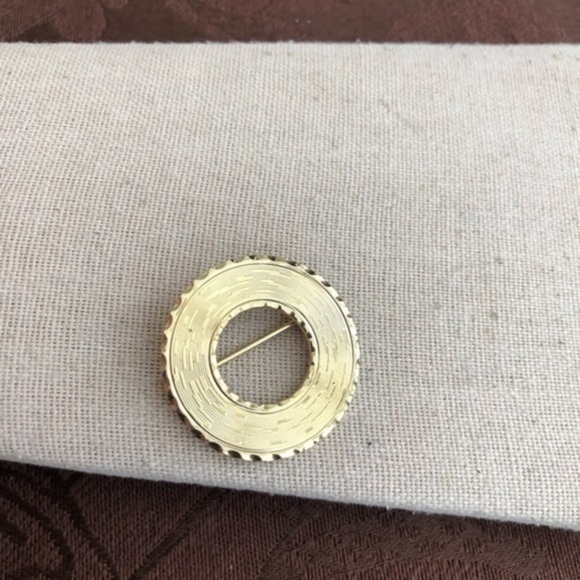 Vintage Mini Circle Brooch - Picture 1 of 3